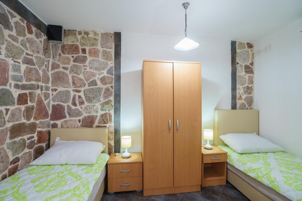 Apartments Zezelj Sveti Stefan Buitenkant foto