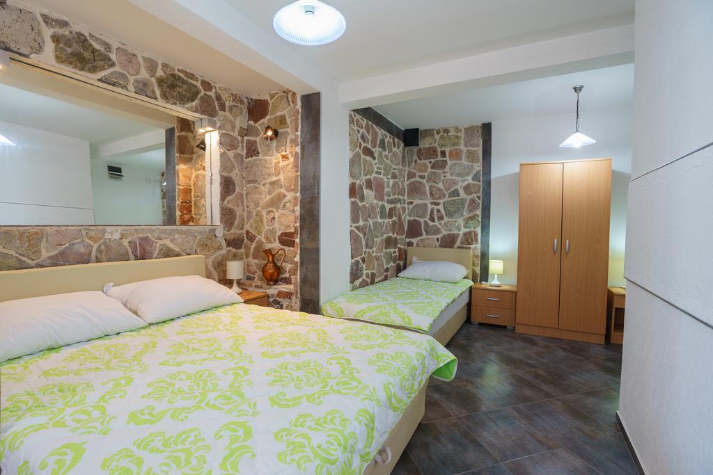 Apartments Zezelj Sveti Stefan Buitenkant foto