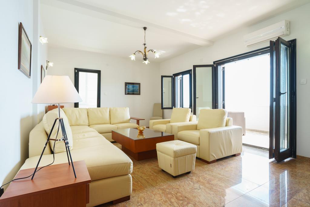 Apartments Zezelj Sveti Stefan Buitenkant foto