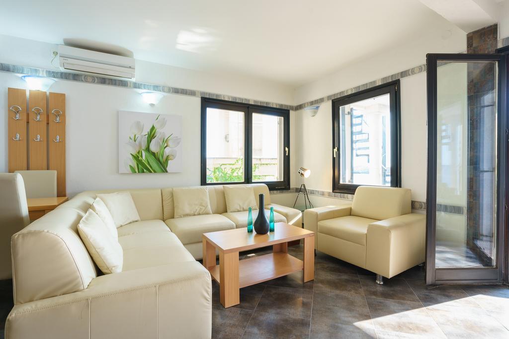 Apartments Zezelj Sveti Stefan Buitenkant foto