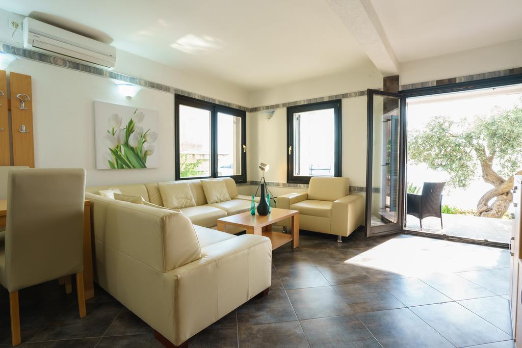 Apartments Zezelj Sveti Stefan Buitenkant foto