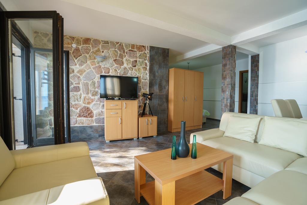 Apartments Zezelj Sveti Stefan Buitenkant foto